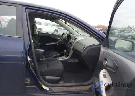 2011 Toyota Corolla S z USA, uszkodzony, nr VIN 2T1BU4EE3BC624425